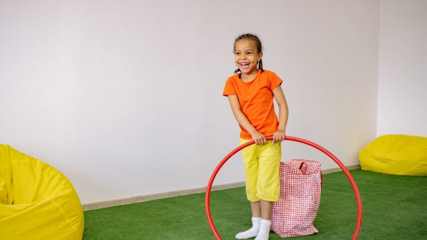Aktywna zabawa z hula hop.