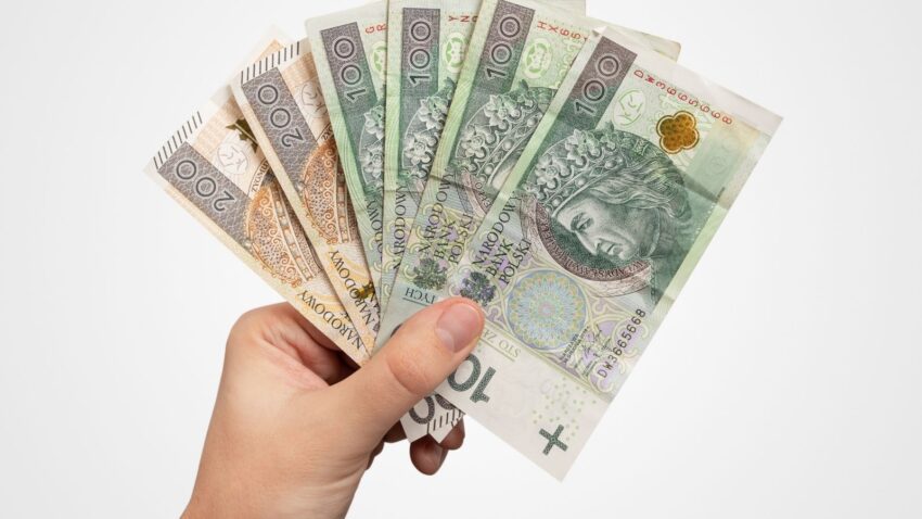 Gotówka przeznaczona na prezent na komunię.